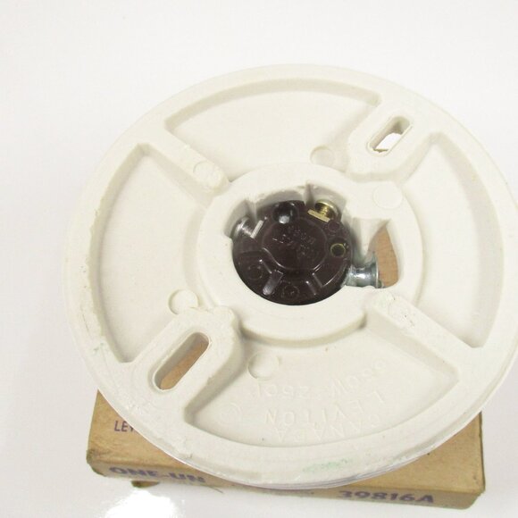 2 Vintage UNUSED Leviton Porcelain Lampholder W/ Pull Chain, White Model #39816 - Picture 4 of 8